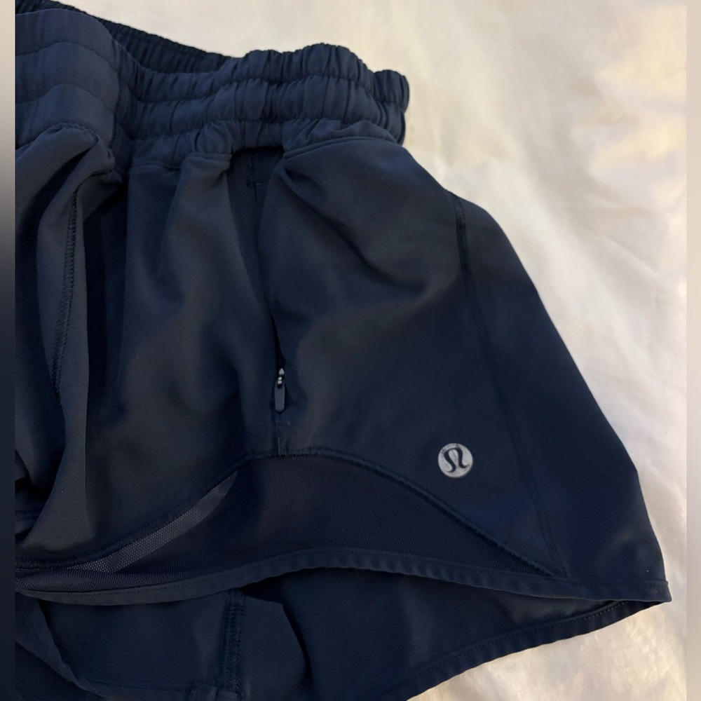 lululemon athletica Hotty Hot Low-Rise Lined Short 2.5"